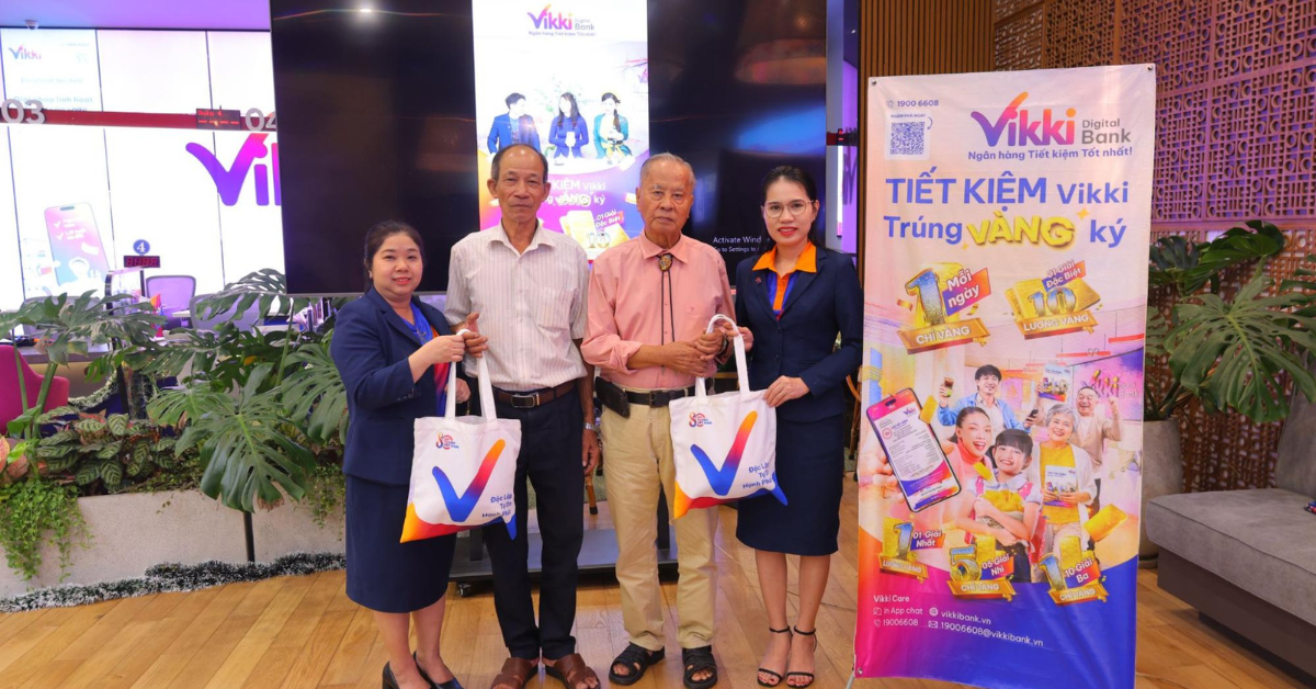 Đón lộc Vàng cuối tuần Vikki trao vàng, khách hàng trao niềm tin