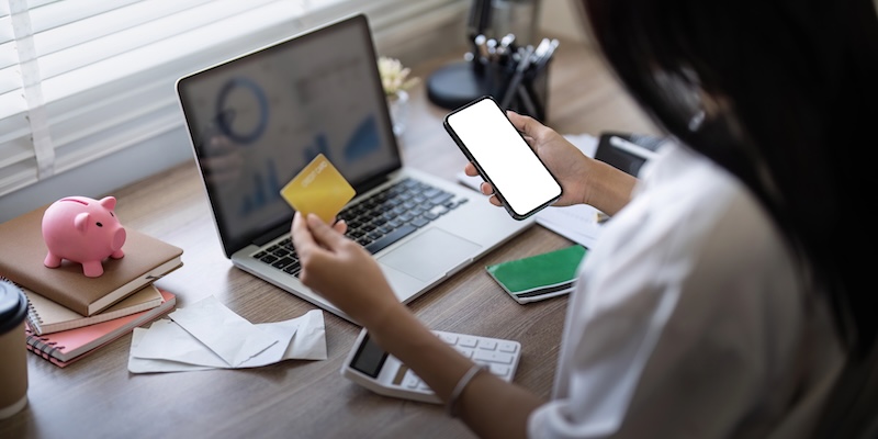 Nhiều người hiện nay có xu hướng gửi tiết kiệm giữ lại một phần khả năng xoay vòng vốn để có một “lớp đệm” tài chính an toàn cho bản thân. 