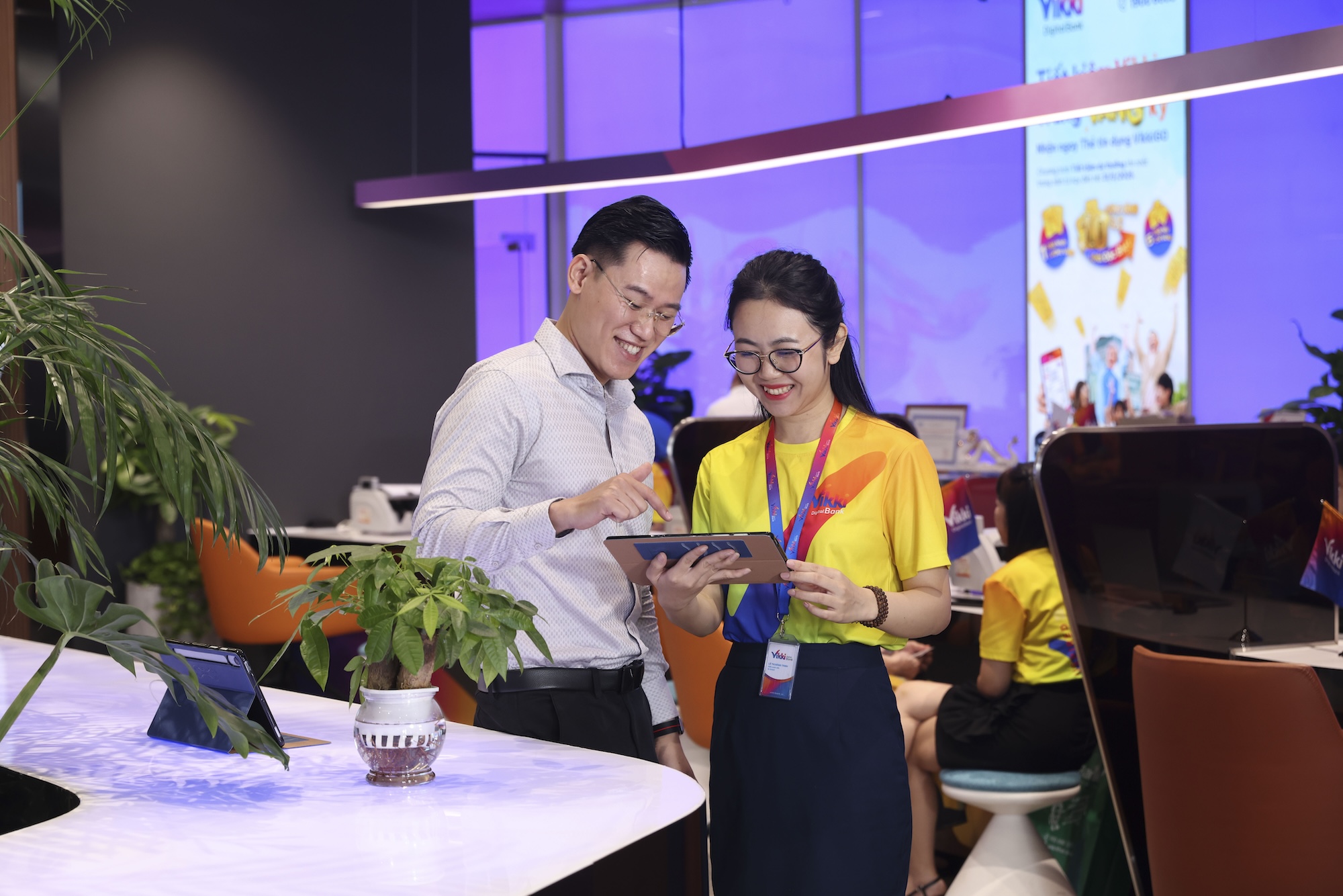 Nhân viên Vikki Digital Bank luôn nồng ấm với mỗi khách hàng