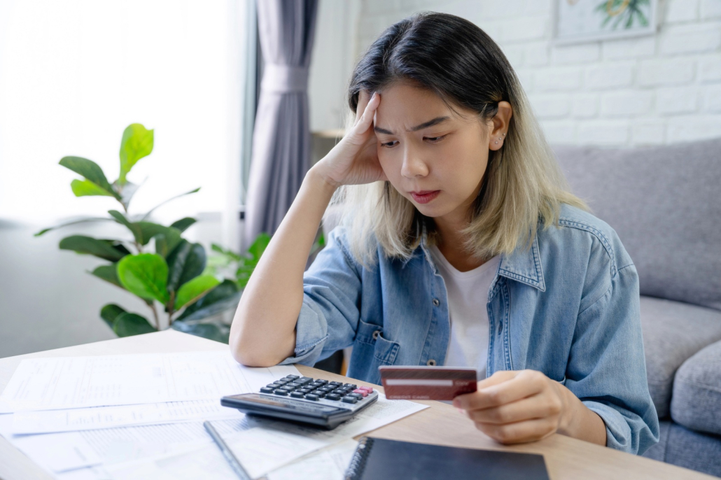 Nợ nần là rủi ro lớn nhất khi dùng thẻ tín dụng bất cẩn