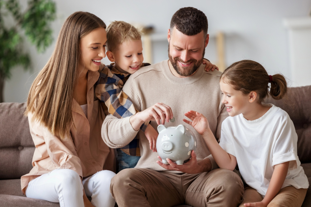 Gửi tiết kiệm giúp xây dựng lớp đệm tài chính vững chắc cho hiện tại và tương lai cho gia đình