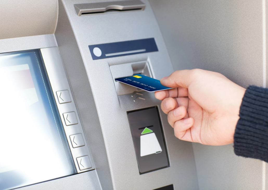 Rút tiền bằng thẻ thanh toán tại ATM mang lại sự tiện lợi tối đa.
