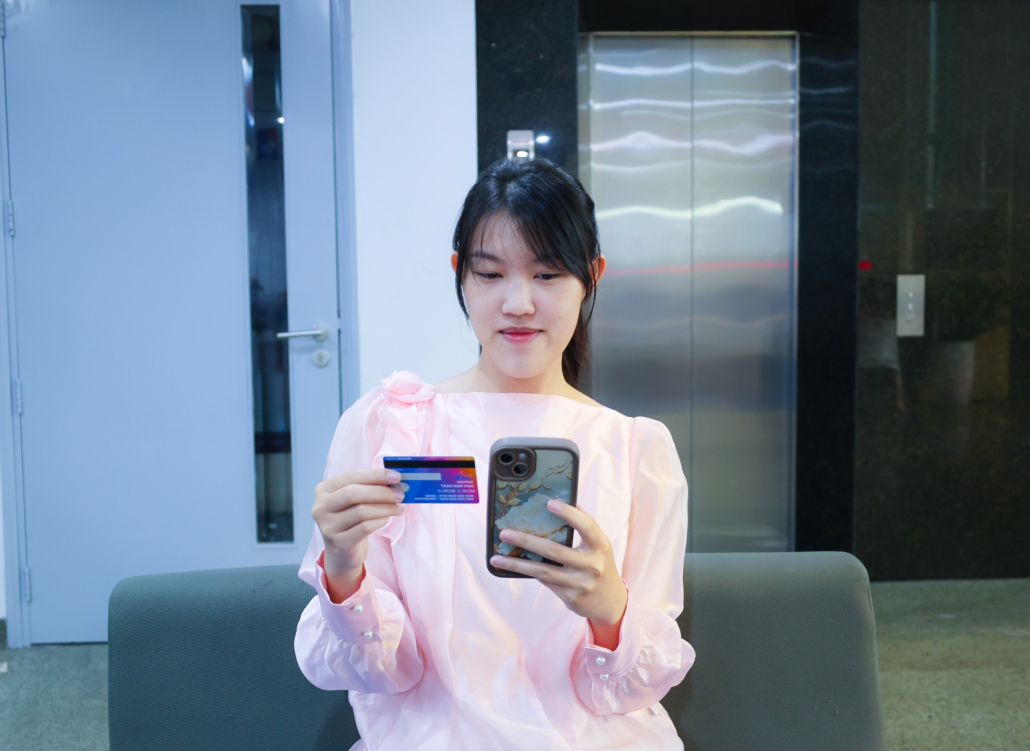 Mua sắm online bằng thẻ ngân hàng mang lại sự tiện lợi, nhanh chóng, an toàn