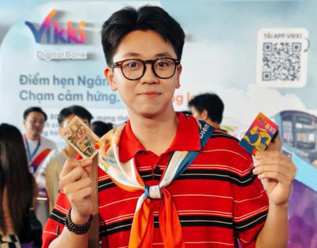 Mỗi người có thể sử dụng nhiều loại thẻ ngân hàng như thẻ ghi nợ, thẻ tín dụng, và thẻ trả trước