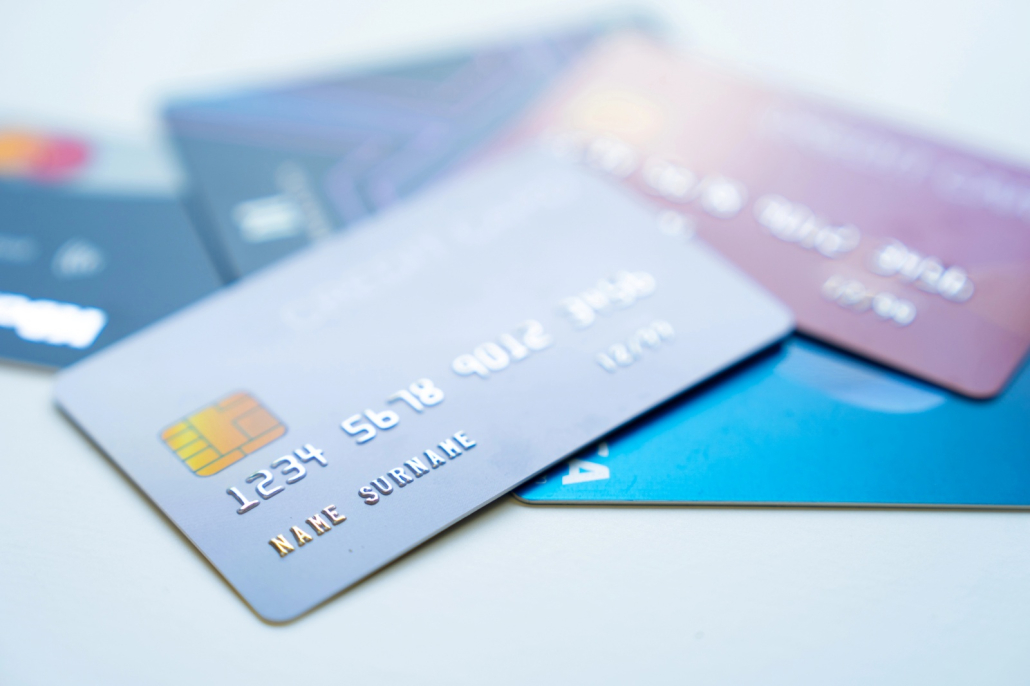 Sự khác biệt giữa thẻ từ và thẻ chip không chỉ nằm ở vẻ ngoài mà còn ở công nghệ và mức độ bảo mật.