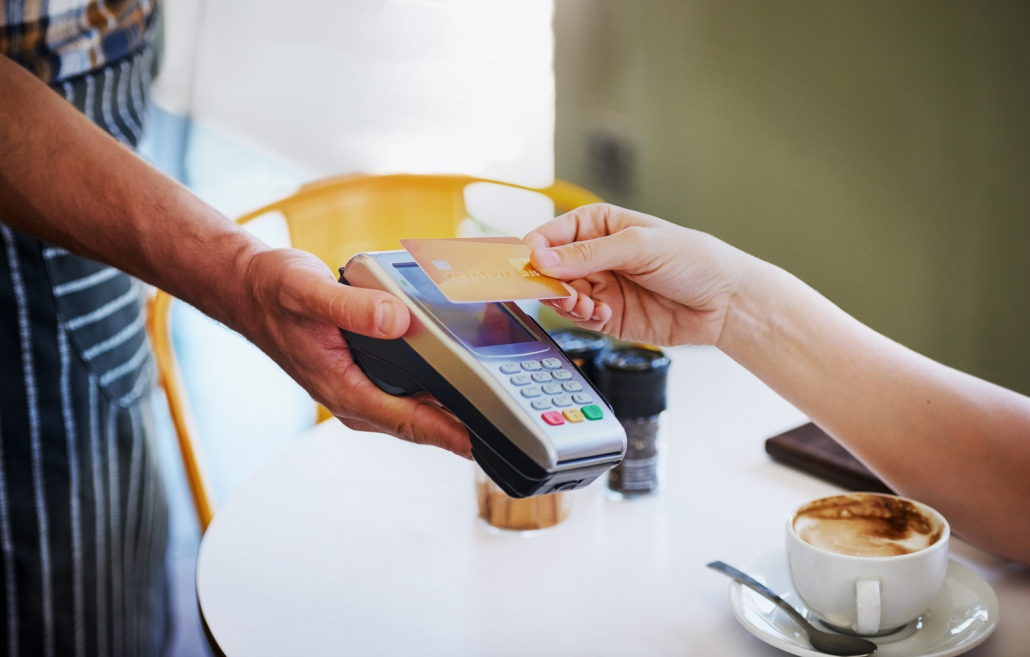 Con chip trên thẻ chip ngân hàng sẽ tạo ra một mã giao dịch độc nhất và không thể tái sử dụng khi thực hiện giao dịch.