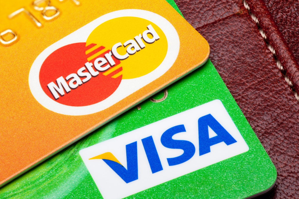 Sự khác nhau giữa thẻ Visa và Mastercard chủ yếu nằm ở mạng lưới chấp nhận thanh toán, đối tác ngân hàng và các chương trình ưu đãi đi kèm.