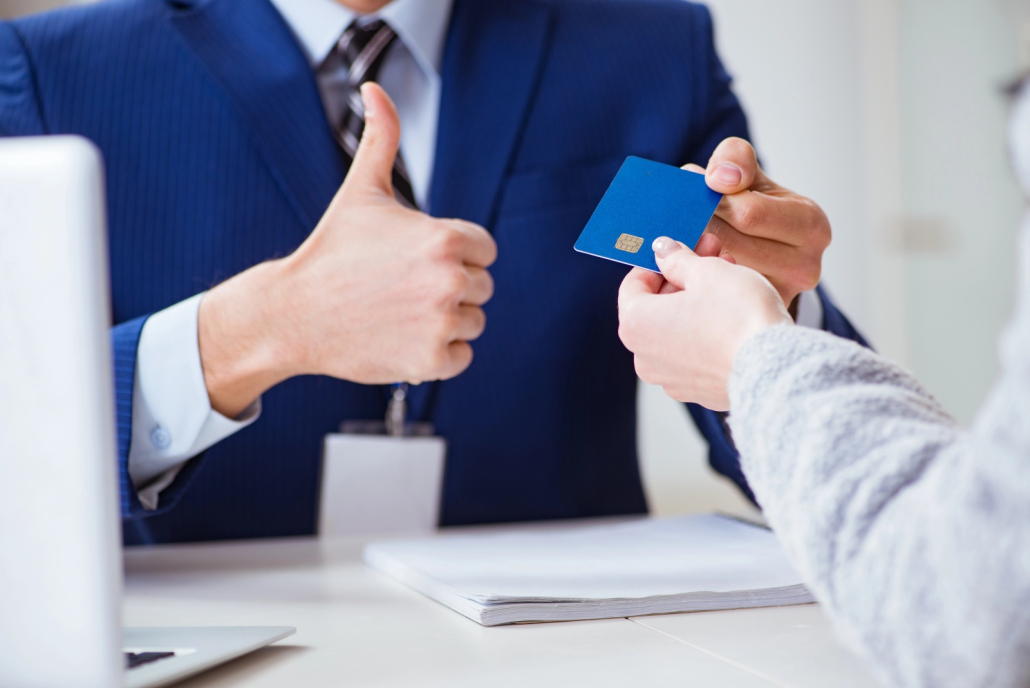 Việc thanh toán toàn bộ dư nợ hoặc càng nhiều càng tốt là lựa chọn khôn ngoan để tránh phát sinh lãi suất và phí