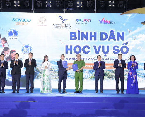 Phó Thủ tướng Lê Tiến Châu cùng các đại biểu chứng kiến Cục Cảnh sát quản lý hành chính về trật tự xã hội và Tập đoàn Sovico trao Biên bản ghi nhớ hợp tác
