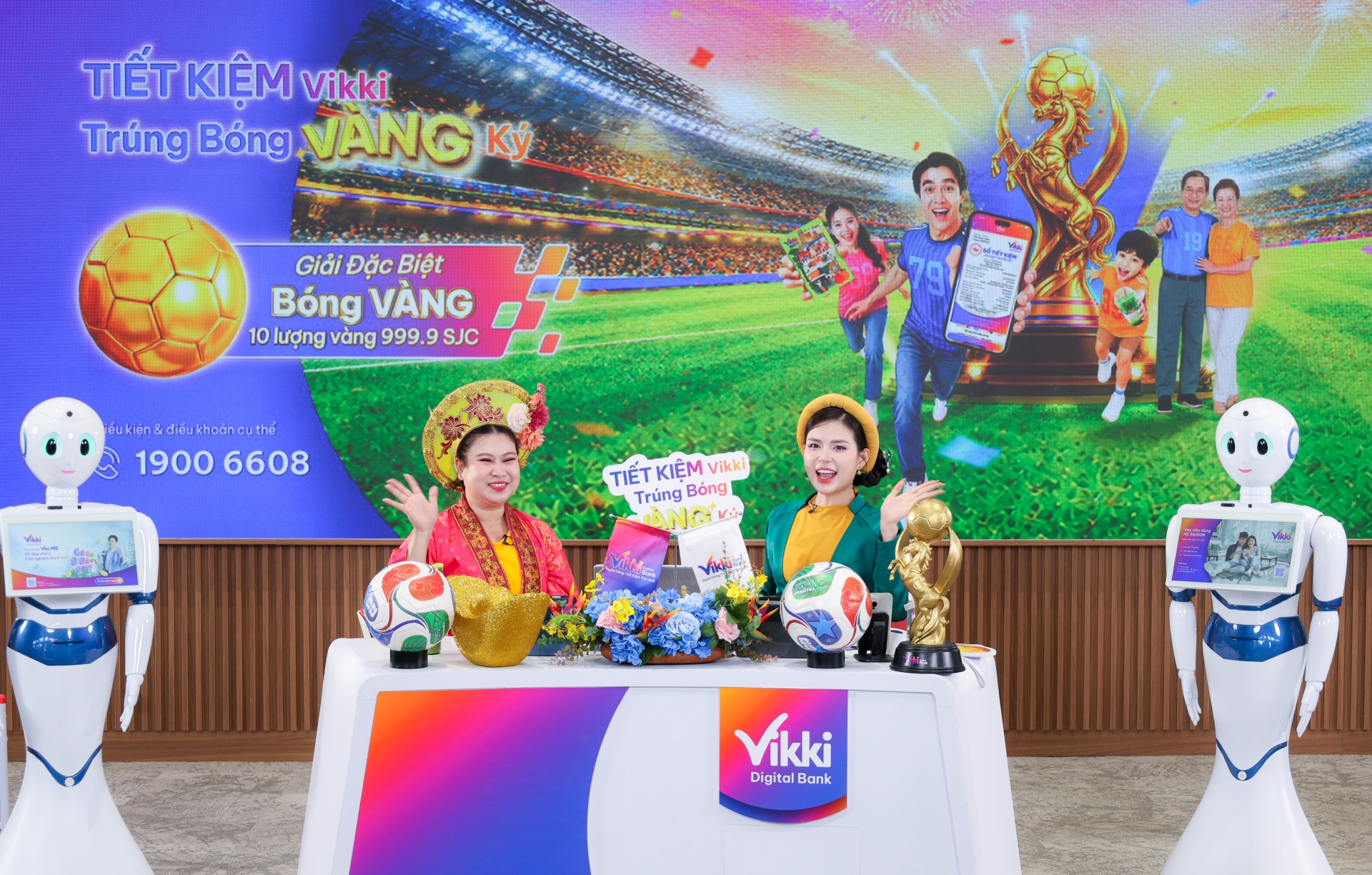 Cô Tấm Vikki và Cám - diễn viên Thiên Trang tại phiên livestream “TIẾT KIỆM Vikki - Trúng Bóng VÀNG ký”