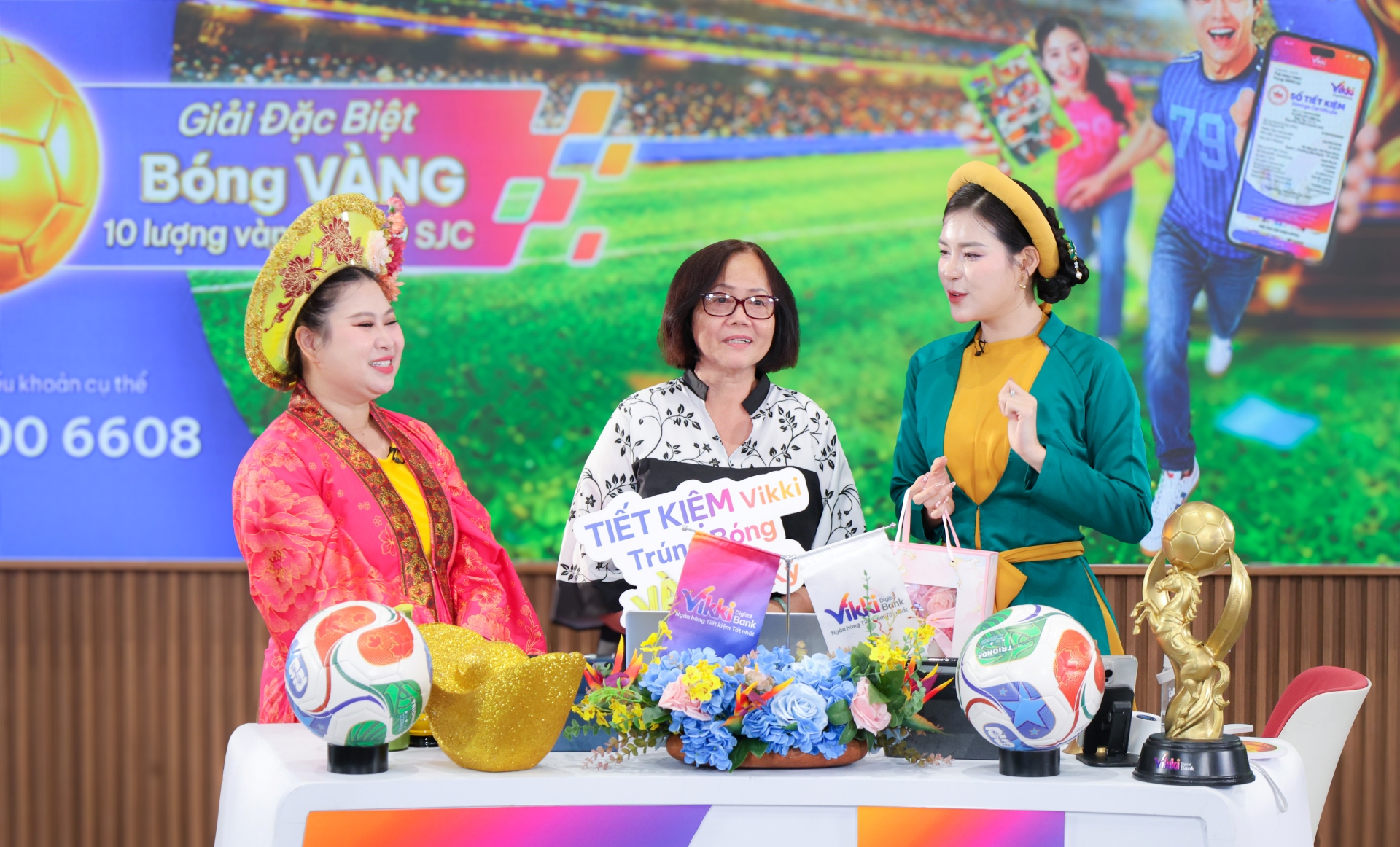 Khách hàng tham gia quay số tại phiên livestream “TIẾT KIỆM Vikki - Trúng Bóng VÀNG ký”