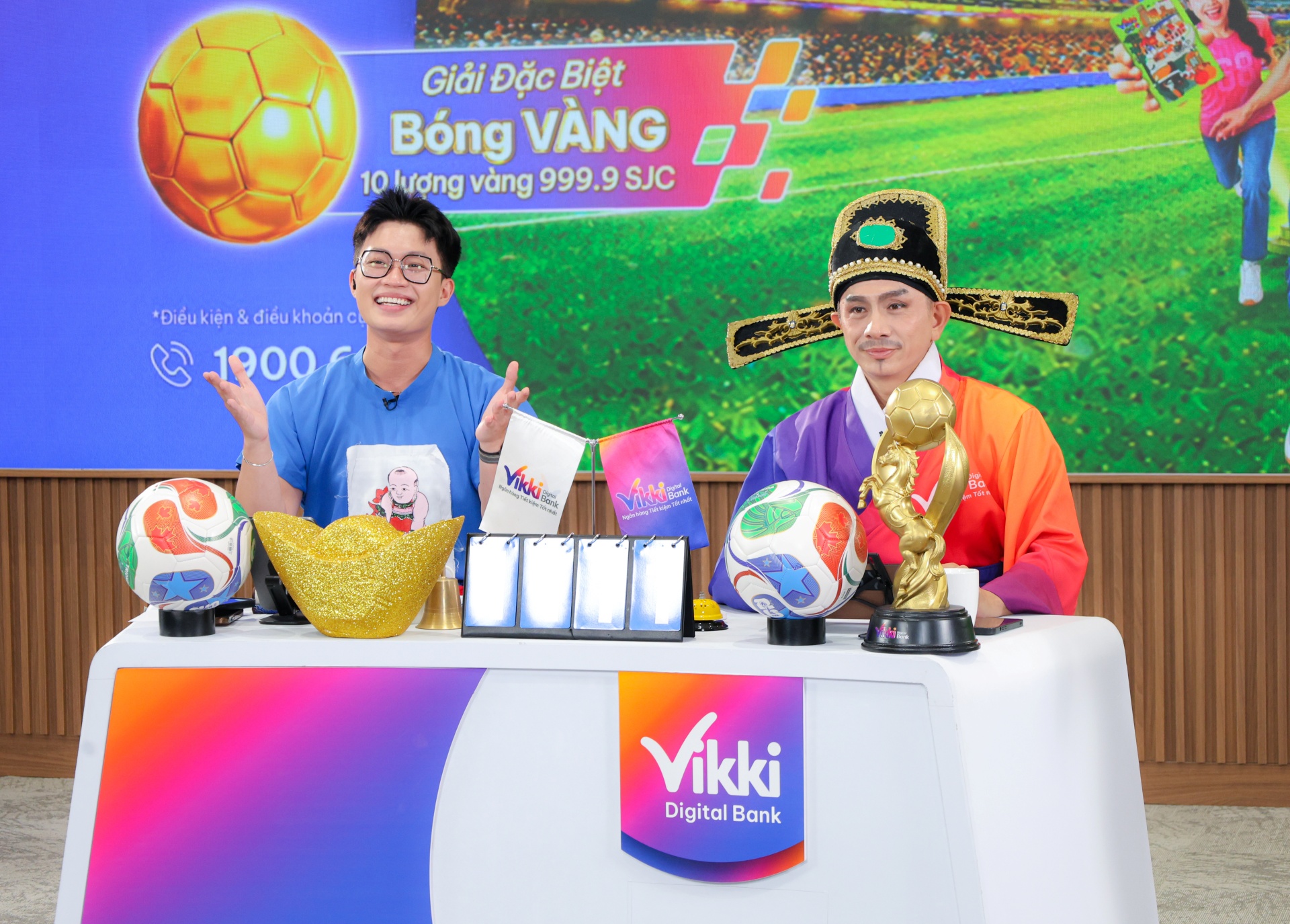 Hào Nhiên - Trợ lý Thần Tài và Nghệ Sĩ Đình Toàn vai Thần Tài Vikki tại phiên livestream “TIẾT KIỆM Vikki - Trúng Bóng VÀNG ký”