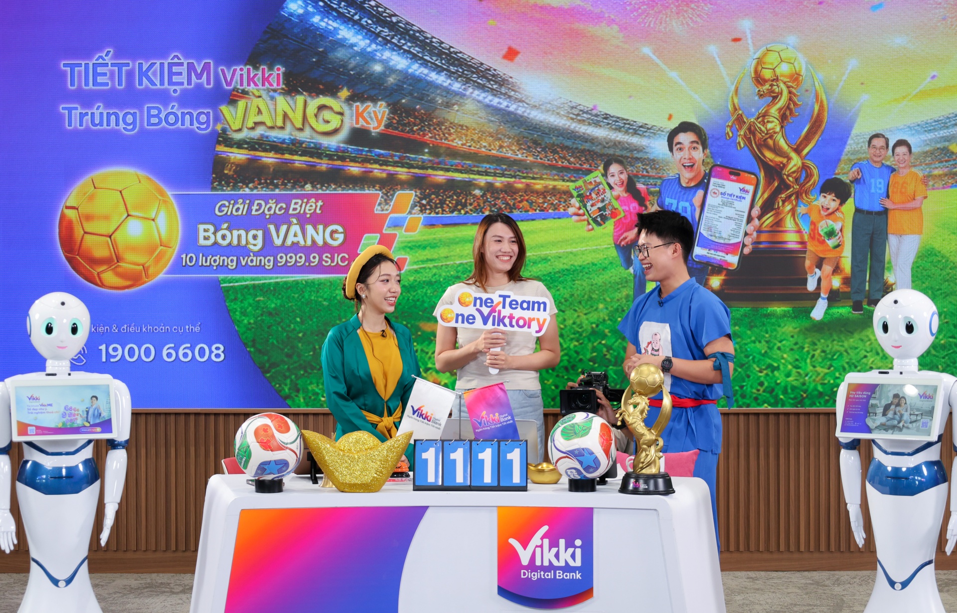 Khách hàng tham gia quay số tại phiên livestream “TIẾT KIỆM Vikki - Trúng Bóng VÀNG ký”