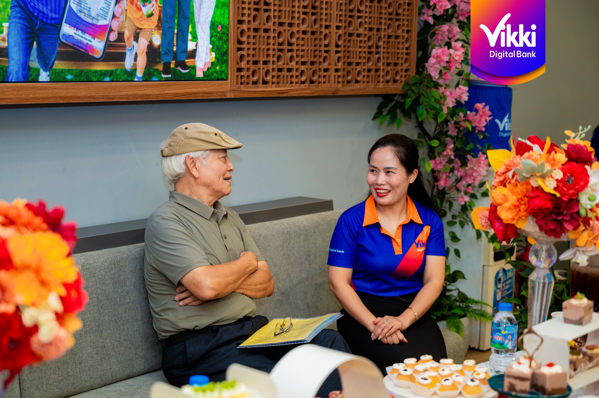Không gian giao dịch Vikki được thiết kế hiện đại, tinh tế, lấy khách hàng làm trung tâm, kết nối công nghệ với sự phục vụ tận tâm.