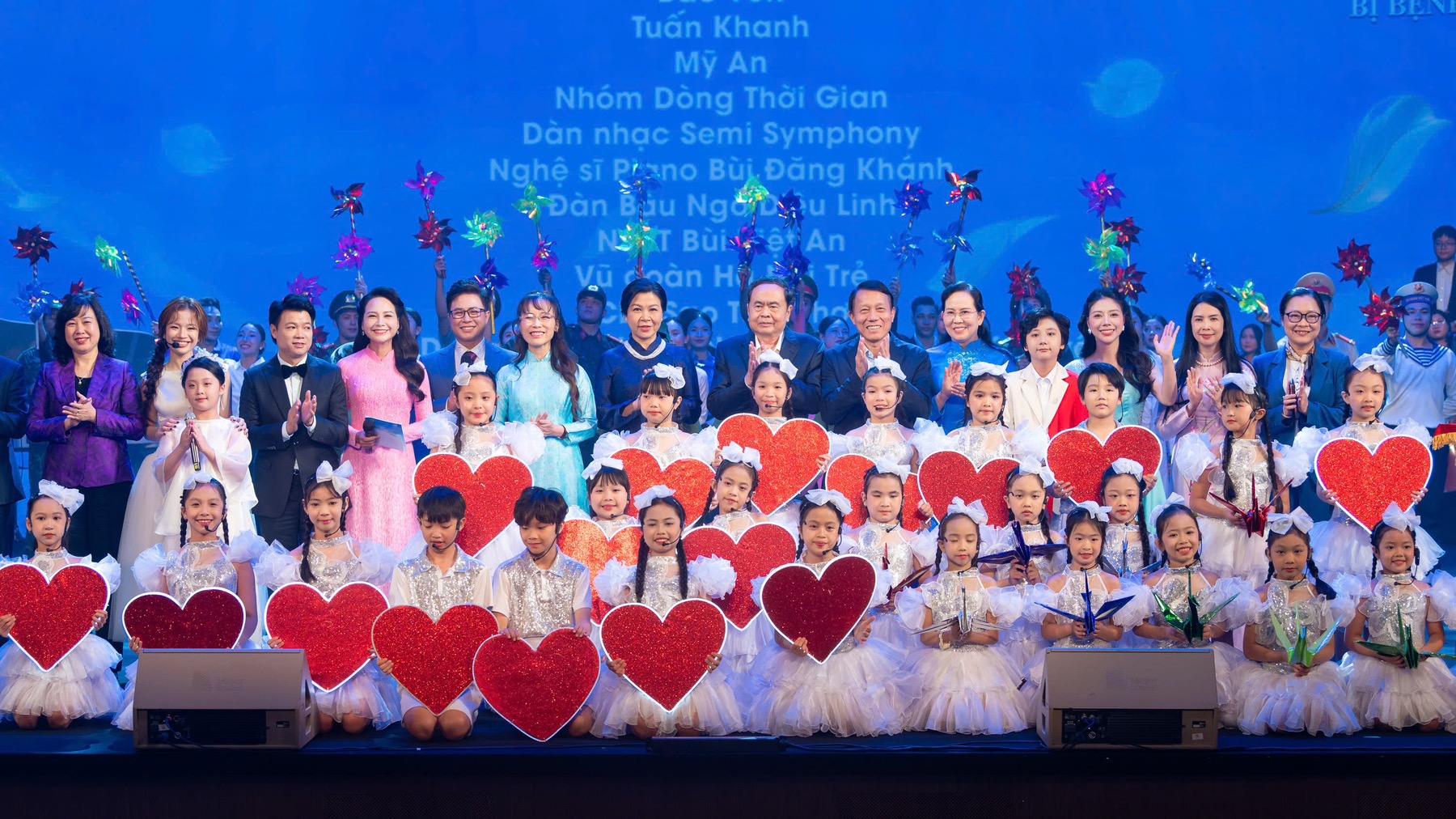 Vikki Digital Bank và HDBank nối dài “Kết nối yêu thương”, gửi trao hy vọng đến phụ nữ và trẻ em