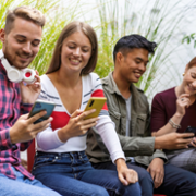 Xu hướng chi tiêu và thanh toán không tiền mặt của gen Z